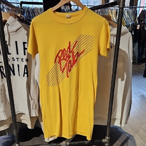 Yellow Levis Red Tab 70s Graphic T-Shirt - Picture 1 of 6